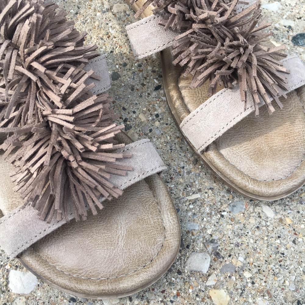 Minnetonka Leather Pom Pom Sandals - Picture 3 of 7